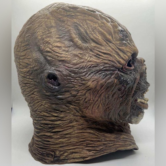 Friday the 13th Rubie’s Yellow Halloween Costume Deluxe Mask, Never used - Picture 6 of 12